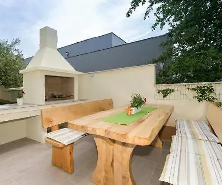 Klimatisierte Birikina 4 Mit Pool Apartman