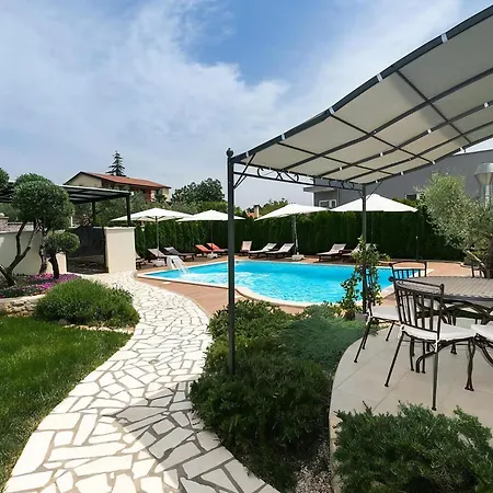 Klimatisierte Birikina 4 Mit Pool *