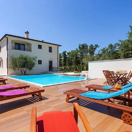 Klimatisierte Birikina 4 Mit Pool * Nova Vas